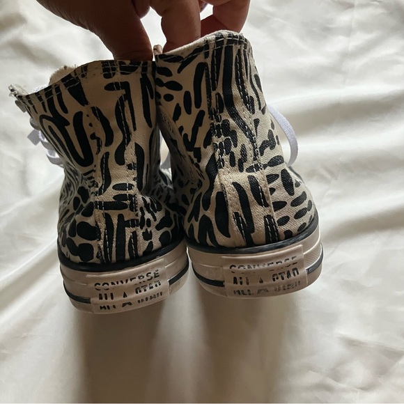 Converse Black and White High-Top Sneakers with Urban Art Design - Picture 8 of 9